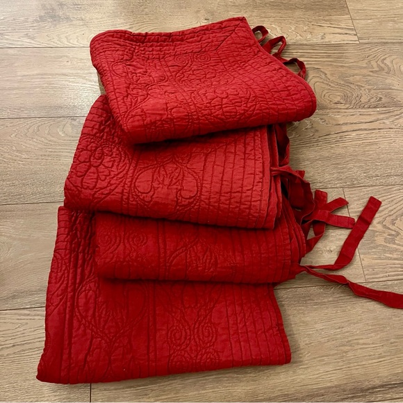 4 Pottery Barn Red Hanna Linen Blend shams , Floral Quilted Ties enclosure - Picture 1 of 10